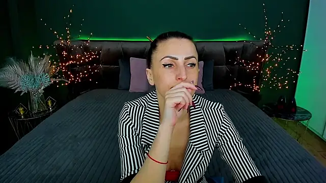 Rebecca Diamond online show from March 16, 2025, 9:27 am