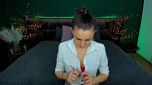 Rebecca Diamond online show from March 20, 2025, 9:15 am