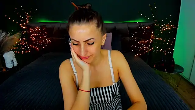 Rebecca Diamond online show from November 18, 2025, 6:40 am