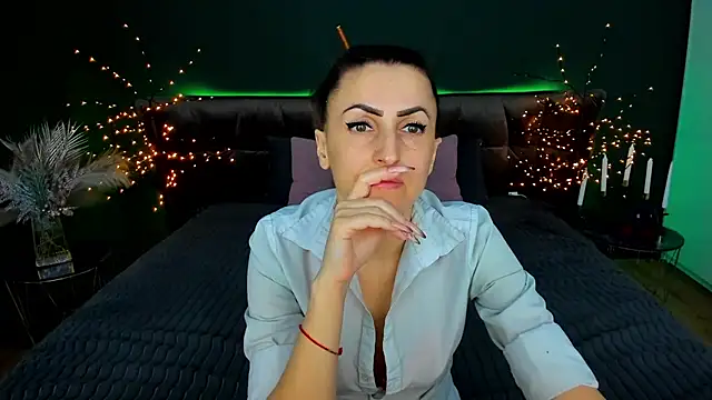 Snapshot of Rebecca_Diamond chatting on February 12, 2026, 5:46 am Rebecca Diamond online show from February 12, 2026, 5:46 am