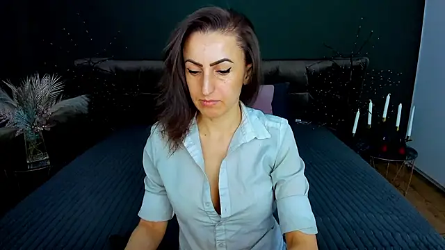 Snapshot of Rebecca_Diamond chatting on February 17, 2026, 6:32 am Rebecca Diamond online show from February 17, 2026, 6:32 am