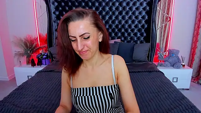 Snapshot of Rebecca_Diamond chatting on April 26, 2026, 5:49 am Rebecca Diamond online show from April 26, 2026, 5:49 am