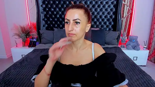 Snapshot of Rebecca_Diamond chatting on May 19, 2026, 5:47 am Rebecca Diamond online show from May 19, 2026, 5:47 am