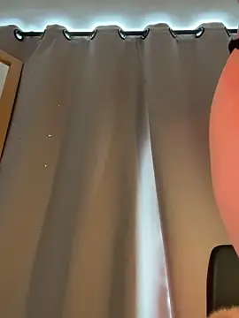 Snapshot of curchez_ chatting on November 13, 2025, 7:13 pm curchez online show from November 13, 2025, 7:13 pm