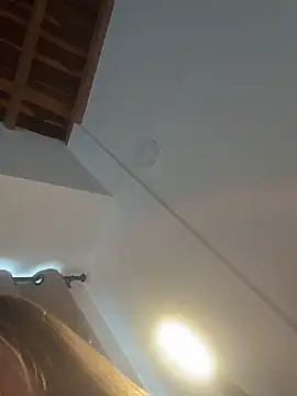 Snapshot of curchez_ chatting on November 28, 2025, 8:11 pm curchez online show from November 28, 2025, 8:11 pm