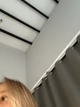 curchez  online show from February 1, 2026, 9:02 pm