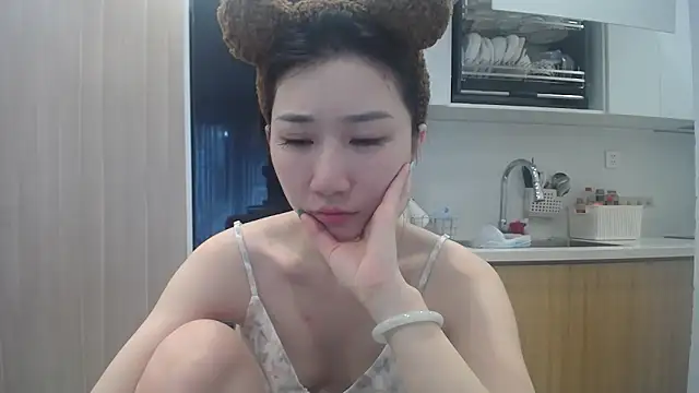 Asiagirll online show from May 22, 2026, 1:35 am