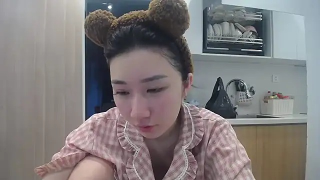 Asiagirll online show from May 25, 2026, 10:38 pm