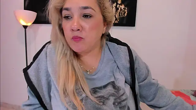 Snapshot of Eva_MilfF chatting on January 6, 2025, 4:34 pm Eva MilfF online show from January 6, 2025, 4:34 pm