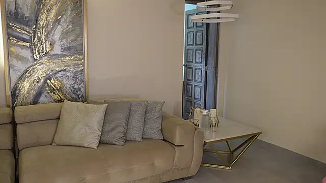 AbellaCroft online show from March 4, 2026, 1:17 pm