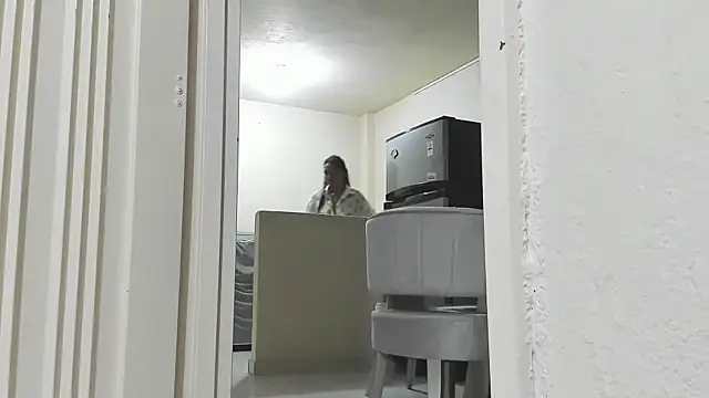 Snapshot of mara2020_69 chatting on April 6, 2026, 11:44 am mara2020 69 online show from April 6, 2026, 11:44 am