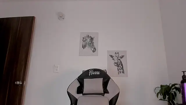 Snapshot of Hanna_Risso chatting on November 24, 2025, 6:18 pm Hanna Risso online show from November 24, 2025, 6:18 pm