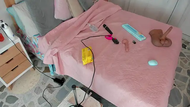 elena mature online show from October 21, 2025, 7:25 pm