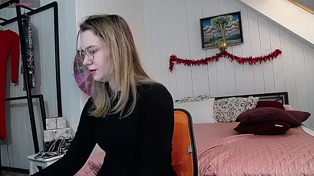 Snapshot of CindyJonson chatting on February 13, 2025, 7:24 am CindyJonson online show from February 13, 2025, 7:24 am