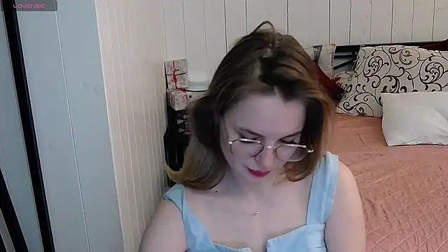 Snapshot of CindyJonson chatting on March 9, 2025, 7:23 am CindyJonson online show from March 9, 2025, 7:23 am