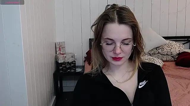 Snapshot of CindyJonson chatting on March 17, 2025, 6:29 am CindyJonson online show from March 17, 2025, 6:29 am