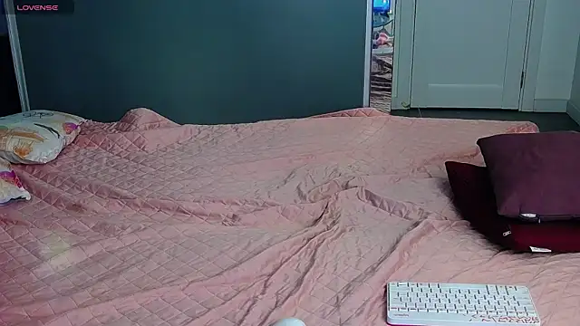 Snapshot of CindyJonson chatting on September 18, 2025, 5:42 am CindyJonson online show from September 18, 2025, 5:42 am