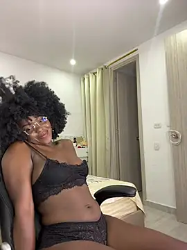 mabelhotfu1 online show from January 25, 2025, 7:06 am