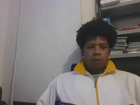 Snapshot of kmil92 chatting on December 13, 2025, 9:53 pm kmil92 online show from December 13, 2025, 9:53 pm