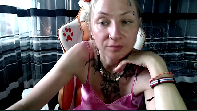 Snapshot of cold_lollipop chatting on April 18, 2026, 7:23 am cold lollipop online show from April 18, 2026, 7:23 am