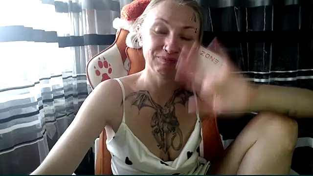 Snapshot of cold_lollipop chatting on May 12, 2026, 6:43 am cold lollipop online show from May 12, 2026, 6:43 am
