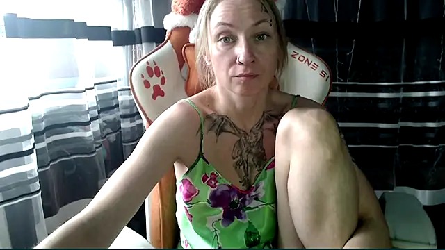 Snapshot of cold_lollipop chatting on May 15, 2026, 6:20 am cold lollipop online show from May 15, 2026, 6:20 am