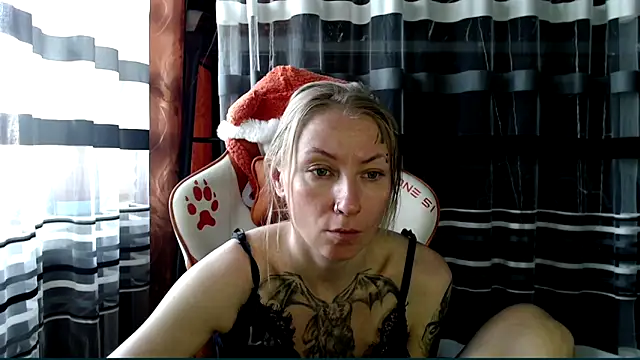 Snapshot of cold_lollipop chatting on June 5, 2026, 7:36 am cold lollipop online show from June 5, 2026, 7:36 am