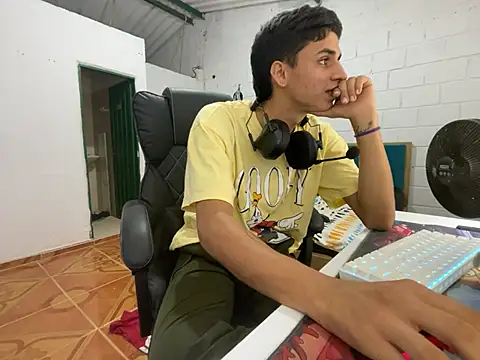 Max TheHorseDick online show from March 20, 2025, 10:18 pm