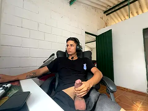 Max TheHorseDick online show from September 10, 2025, 1:44 pm