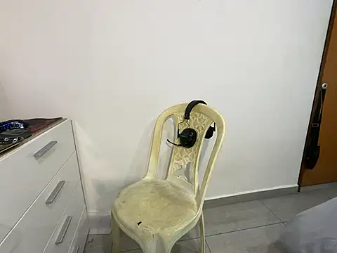 Snapshot of Max_TheHorseDick chatting on May 1, 2026, 11:09 pm Max TheHorseDick online show from May 1, 2026, 11:09 pm