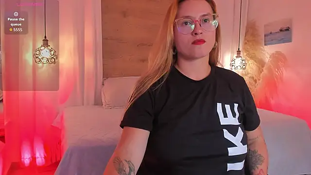 Snapshot of halaaa_1 chatting on December 22, 2025, 7:11 pm halaaa 1 online show from December 22, 2025, 7:11 pm