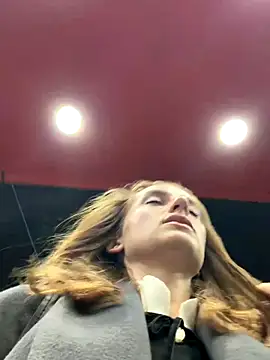 -AngelAri- online show from December 18, 2025, 6:14 pm