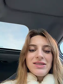 Snapshot of -AngelAri- chatting on May 1, 2026, 6:01 pm -AngelAri- online show from May 1, 2026, 6:01 pm