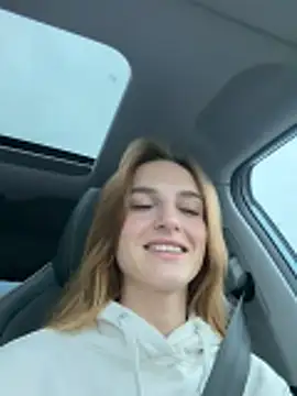 Snapshot of -AngelAri- chatting on May 15, 2026, 6:04 pm -AngelAri- online show from May 15, 2026, 6:04 pm