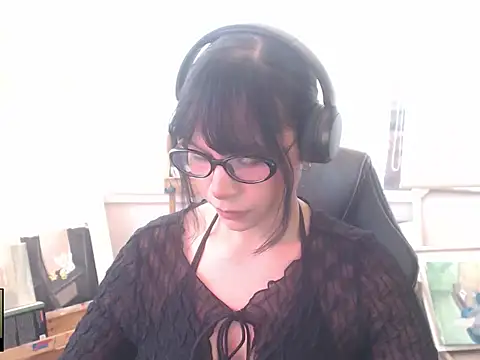 Snapshot of alien__show chatting on April 21, 2026, 6:12 pm alien show online show from April 21, 2026, 6:12 pm