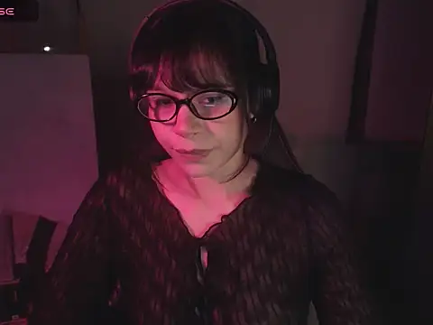 Snapshot of alien__show chatting on April 23, 2026, 4:24 am alien show online show from April 23, 2026, 4:24 am