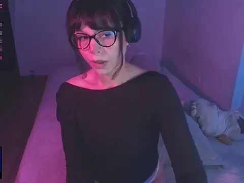 Snapshot of alien__show chatting on May 19, 2026, 3:35 am alien show online show from May 19, 2026, 3:35 am