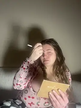 Snapshot of daddyarimm chatting on December 21, 2025, 4:25 pm daddyarimm online show from December 21, 2025, 4:25 pm