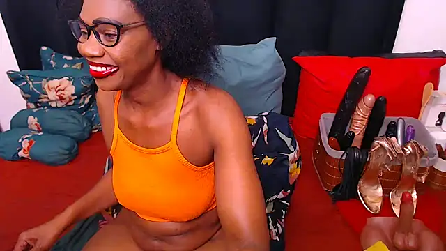 Snapshot of sexybootylicious chatting on December 16, 2025, 5:45 am sexybootylicious online show from December 16, 2025, 5:45 am