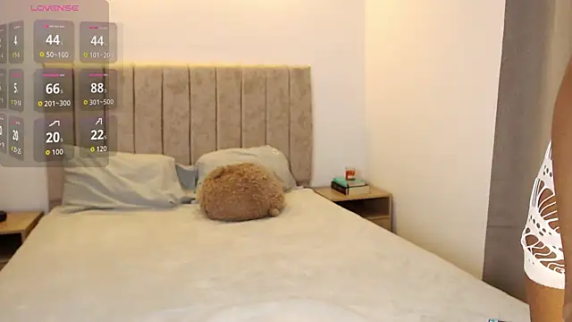 Snapshot of Maya_Lewis chatting on October 20, 2025, 9:37 pm Maya Lewis online show from October 20, 2025, 9:37 pm