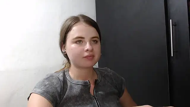 Snapshot of HellenMiyer1111 chatting on March 3, 2026, 7:42 pm HellenMiyer1111 online show from March 3, 2026, 7:42 pm