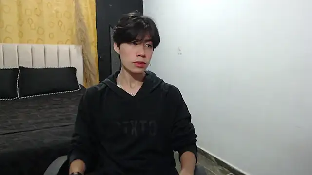 Snapshot of Elio-cam chatting on December 12, 2024, 8:14 am Elio-cam online show from December 12, 2024, 8:14 am