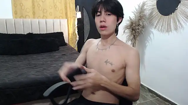 Snapshot of Elio-cam chatting on January 8, 2026, 6:37 am Elio-cam online show from January 8, 2026, 6:37 am