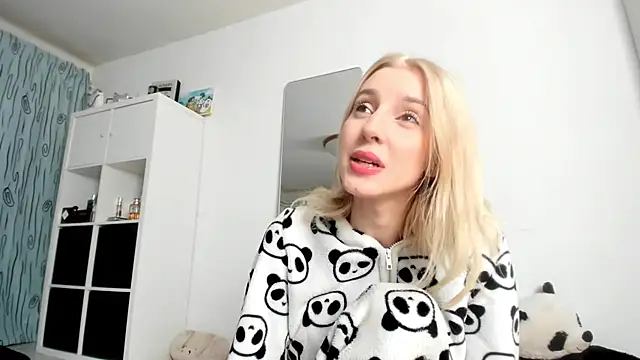 KenzieDawton online show from November 22, 2025, 4:33 am