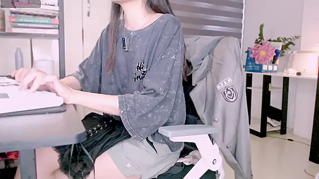 Shyn   online show from November 8, 2025, 8:03 am