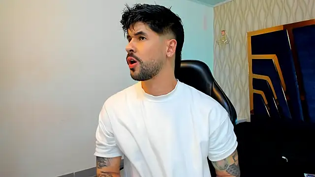 Snapshot of Petesevans chatting on October 21, 2025, 11:16 pm Petesevans online show from October 21, 2025, 11:16 pm