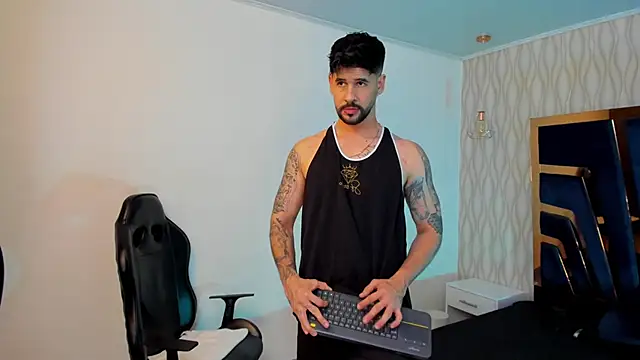 Snapshot of Petesevans chatting on October 29, 2025, 11:17 pm Petesevans online show from October 29, 2025, 11:17 pm