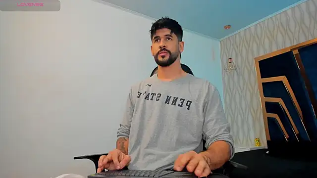 Snapshot of Petesevans chatting on November 6, 2025, 11:26 pm Petesevans online show from November 6, 2025, 11:26 pm