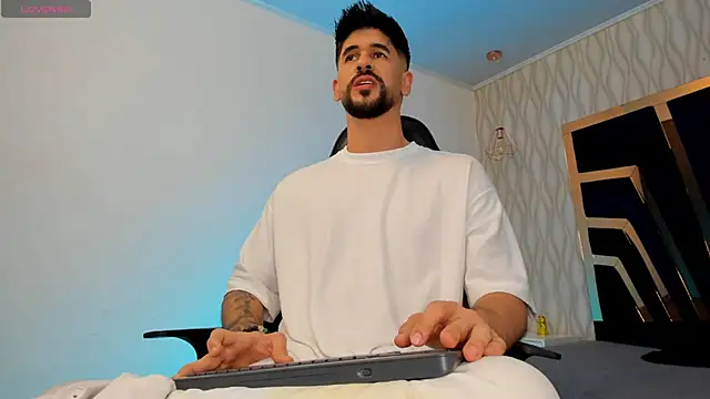 Snapshot of Petesevans chatting on November 26, 2025, 11:06 pm Petesevans online show from November 26, 2025, 11:06 pm