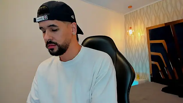 Snapshot of Petesevans chatting on November 30, 2025, 1:59 pm Petesevans online show from November 30, 2025, 1:59 pm